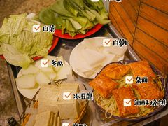 -洞庭洲·防空洞火锅·铜锅涮肉·烧烤(新百广场店)