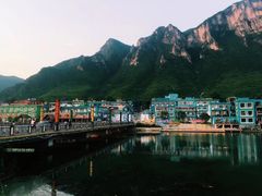 -百里峡七彩艺术小镇