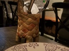 -layback cafe & bar