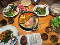 -苗阿哥酸汤牛肉火锅(体育场店)