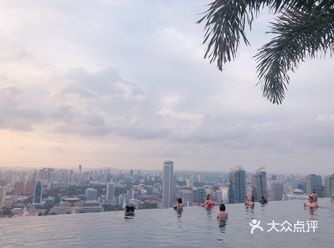 连电梯下来的走廊中的景色都是超级棒