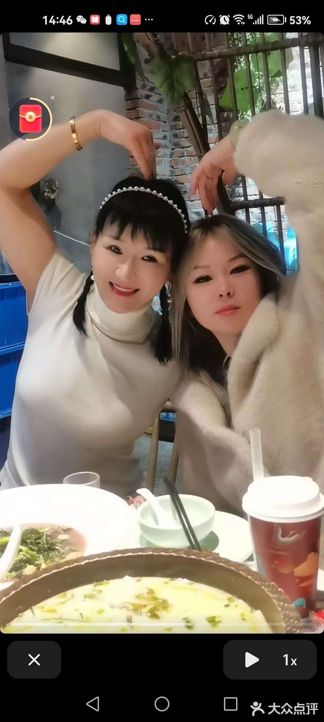 当然吃上面少不了妈妈喜欢吃的虾和千岛湖的鱼头汤