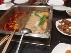 -百年川椒重庆老火锅(光谷店)