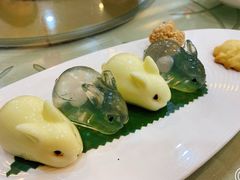 椰汁像生小玉兔-鹏天阁酒楼·海鲜(红旗店)