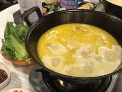 -鲜入围煮花胶鸡海鲜火锅