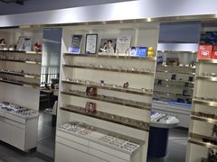 -视野联行眼镜•蔡司•依视路(温江店)