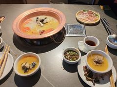 -阿婆情腊排骨火锅·野生菌季(古城旗舰店)
