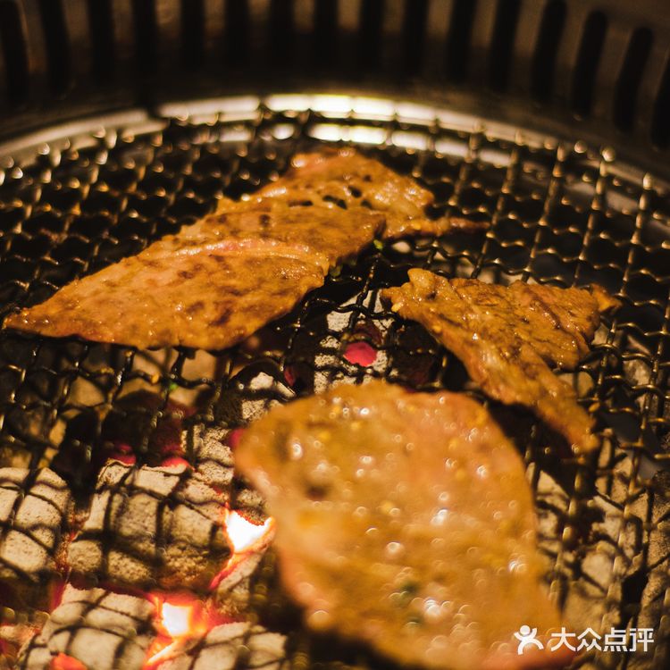 「名物极上和牛上脑」「和牛一口」肉质很嫩