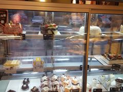 面包甜点陈列柜-皇冠幸福里动物奶油生日蛋糕(石桥店)