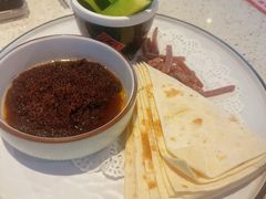 虾仔沫合酱-巧克力渔家.小船海鲜胶东菜(万平口店)