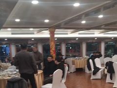 -黄浦江游览十六铺3号码头网红自助餐