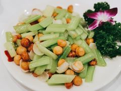 夏威夷果百合炒西芹-小贝壳酒楼(经九路店)