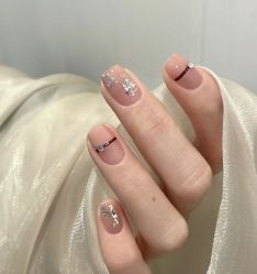 -进巍美甲美睫