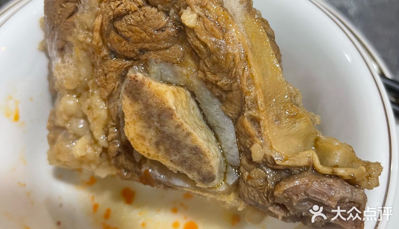 一秒脱骨。还有青菜自助。青菜很新鲜。今晚真的超满足
