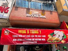 -Bánh Mì Huynh Hoa