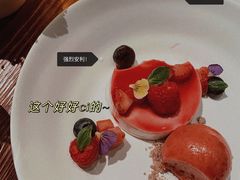 意式奶冻配当季水果-Mercato莫卡多露台餐厅与酒吧(K11店)