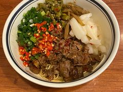 麻辣鸭子和麻辣牛肉双拼-李易面馆(树木岭店)