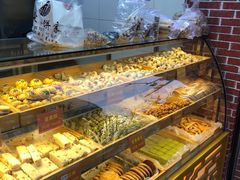 面包甜点陈列柜-宋记饼家(石门二路店)