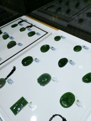 -北京七彩云南翡翠珠宝旗舰店(月坛店)