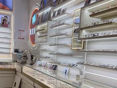 -美式眼镜·授权蔡司.依视路.尼康.豪雅.明月(南翔印象城店)