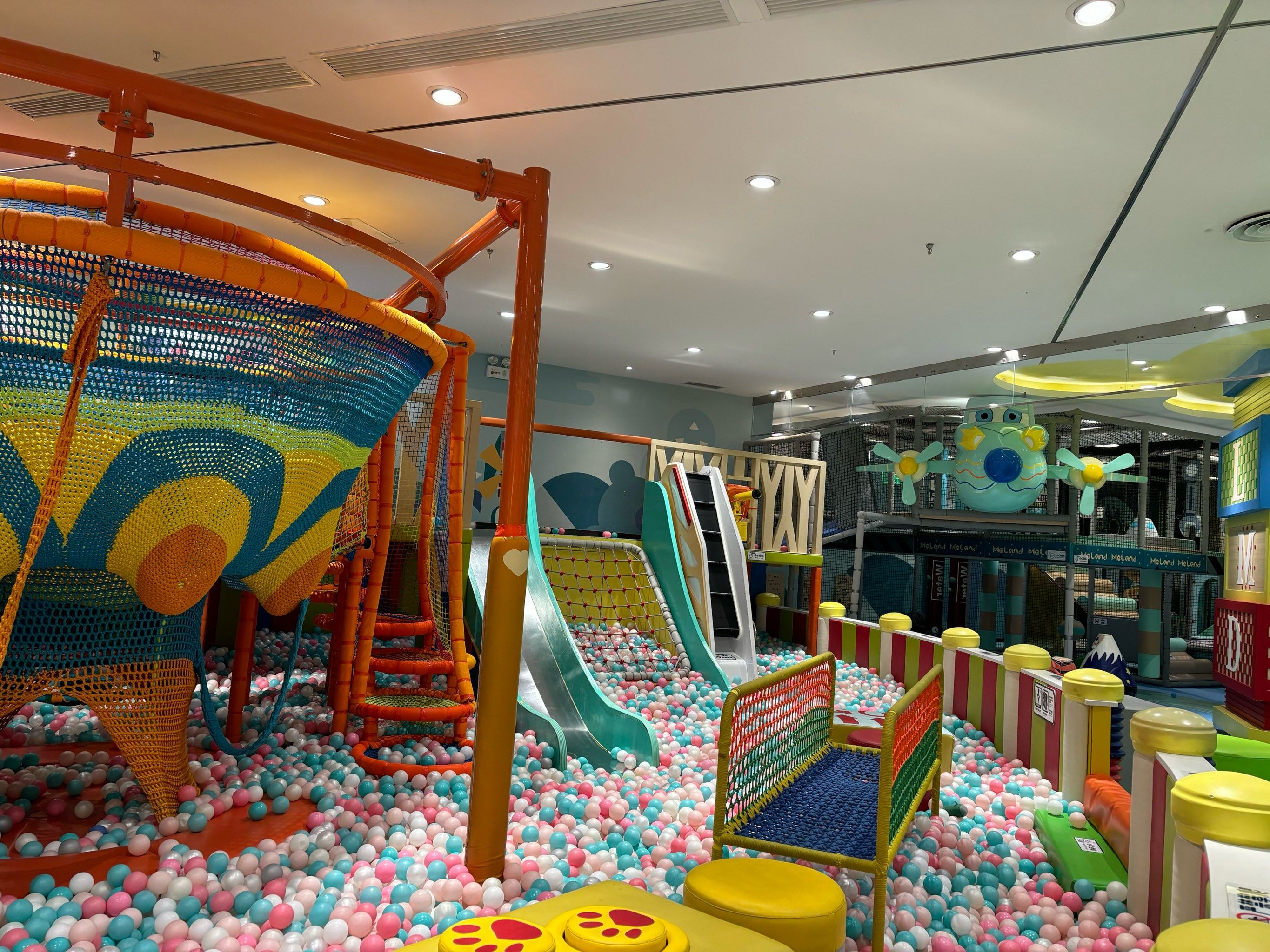 环境很好,很干净,消毒很到位.游戏设备都很新