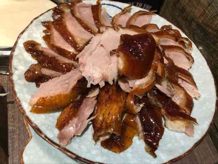 龙聚德北京烤鸭(沙坪坝印象汇店)-"烤鸭皮稍微有点硬,分量还行吧,服务