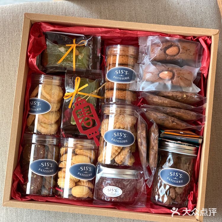 过年时的礼盒套装，第一次亮相。承接婚庆、商务礼盒定制。