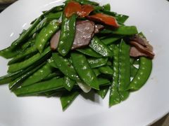 腊肉炒荷兰豆-福季酒店(怡园绿景店)