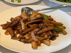 酱烧鳗鱼搭什珍菌菇-燕春园中餐厅-北大博雅国际酒店
