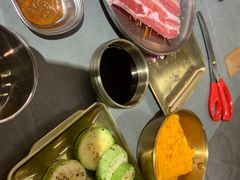 -围炉肉舍•炭烤活鳗•丹东海鲜烤肉(步行街店)