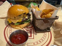 -BOURBON 玻本美式餐厅酒吧(虹桥新天地店)