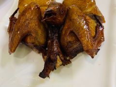 脆皮红烧乳鸽-惠爱餐厅