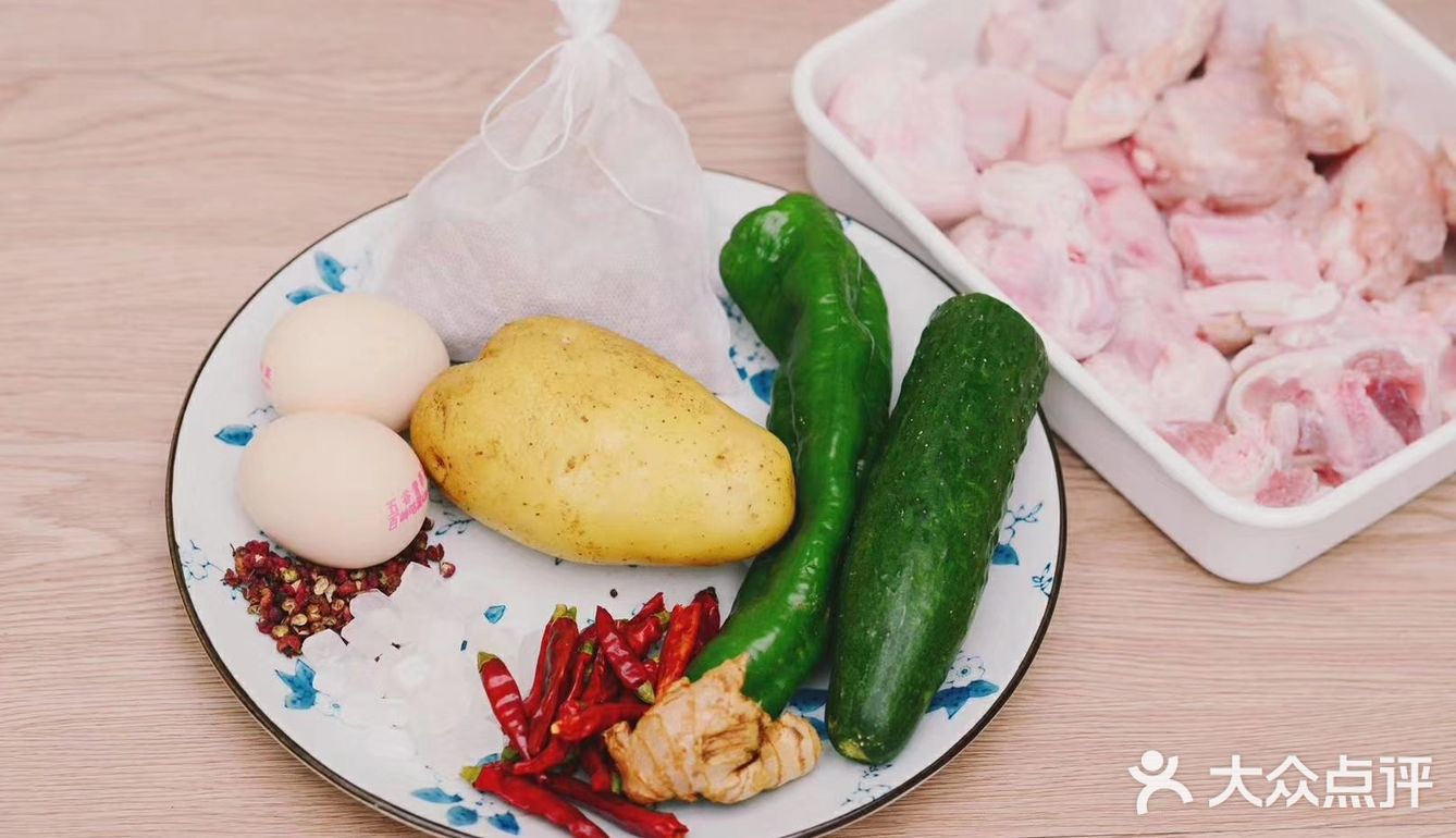 在家做猪蹄饭，卤一锅慢慢吃