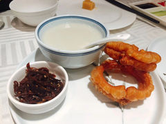 豆汁儿焦圈-四季民福烤鸭店(王府井灯市口店)
