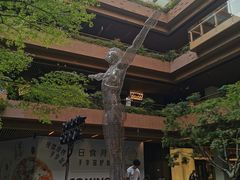 -瑞虹新天地月亮湾