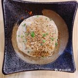 羊肉串切的都是小串，烤料很香，没觉得辣