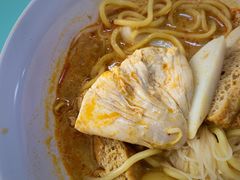 嫩鸡肉-亚王咖喱鸡米粉面