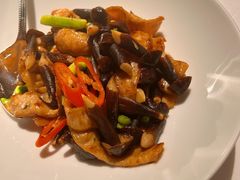 鸡纵菌小炒肉-悦轩中餐厅·高空江景·杭州柏悦酒店