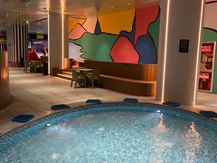 -涨巢·潮玩水疗局