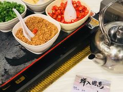 -鲜入围煮花胶鸡海鲜火锅