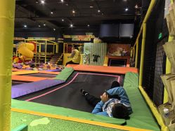 -蹦蹦跳跳(新奥购物中心店)