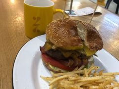 27&nbsp;牛肉汉堡-HELLO 27 意面·沙拉·帕尼尼