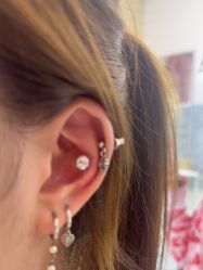 -AI艾耳·专业手工耳洞·穿孔美学馆