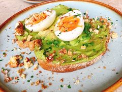 牛油果煮蛋吐司-RAC BAR(安福路店)