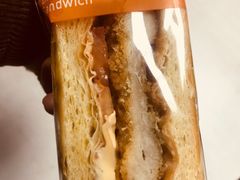 -全家便利店(襄阳南路店)