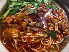 张飞牛肉面-爆炸头阿姨小四川正宗川味小吃(无任何分店)