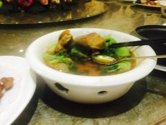 -东豪园林海鲜酒家(南港路辅路店)