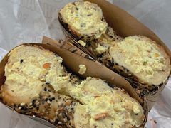 坚果奶酪贝果-Catch Bagel(芳草地店)