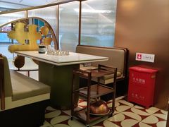 -洪氏嗨捞·广东猪肚鸡·椰子鸡火锅(西咸万象城店)