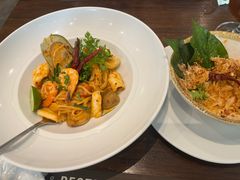 -Chom Cafe and Restaurant